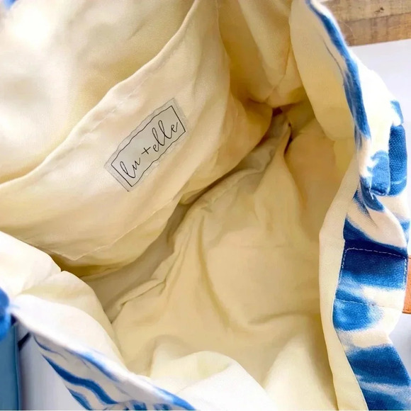 NWT Lu+elle Laguna Tie Dye Large Tote With Tassel - Picture 6 of 9